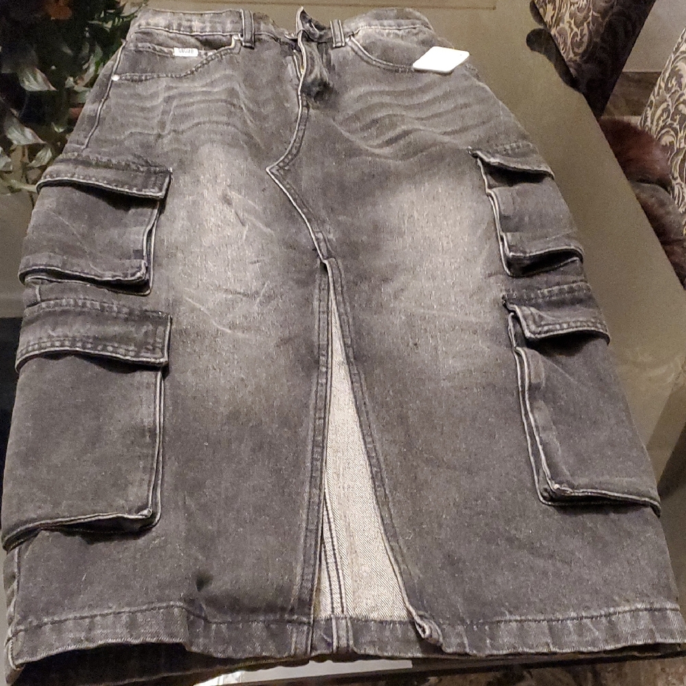 NWT Free People RAGGED Black Cargo Denim Skirt 31"L Size 2 Reg